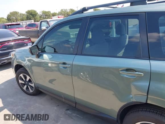 2018 Subaru Forester z VIN JF2SJABCXJH573351, wystawiony jako IAAI lot #43064050 z przebiegiem 98 209 mil mil oraz . Historia ofert i sprzedaży dostępna na DreamBid. Obrazek 14.