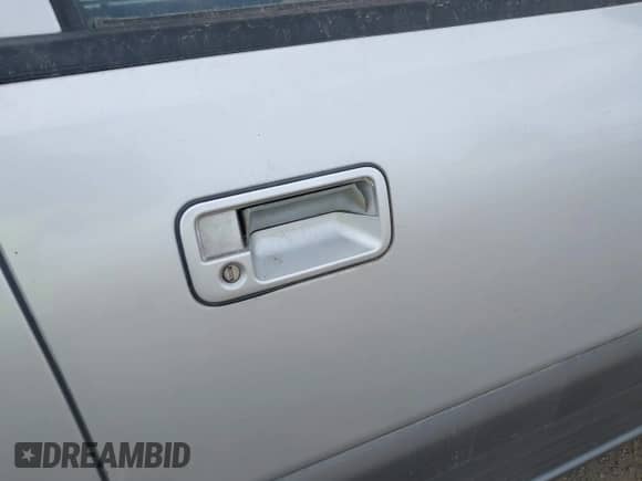 2001 Honda Passport LX z VIN 4S6DM58W714413736, wystawiony jako IAAI lot #42908894 z przebiegiem 203 842 mil mil oraz . Historia ofert i sprzedaży dostępna na DreamBid. Obrazek 13.