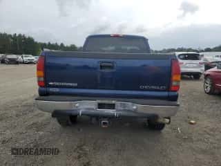 2000 Chevrolet Silverado 2500 LS с VIN 1GCGK29U5YE340513, выставлен на аукционе Copart как лот 71819774 с пробегом 71 990 миль миль и Списание • Salvage title. История ставок и продаж доступна на DreamBid. Изображение 6.