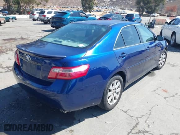 2007 Toyota Camry LE z VIN 4T1BK46K97U043107, wystawiony jako IAAI lot #43305633 z przebiegiem 181 184 mil mil oraz . Historia ofert i sprzedaży dostępna na DreamBid. Obrazek 4.