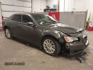 2013 Chrysler 300 с VIN 2C3CCARG6DH708382, выставлен на аукционе IAAI как лот 42999190 с пробегом 157 977 миль миль и . История ставок и продаж доступна на DreamBid. Изображение 1.
