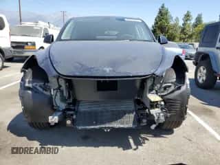 2024 Tesla Model Y Long Range with VIN 7SAYGAEE3RF074975, listed as a Copart auction lot 66723994 with 2,571 mi miles and Salvage title. Bid and sale history available at DreamBid. Image 5.
