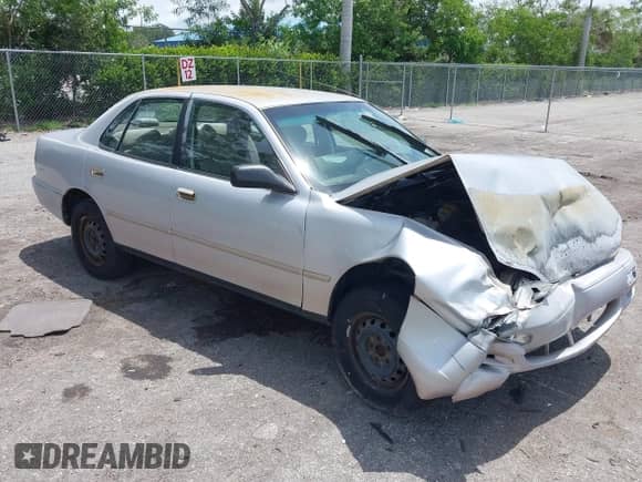 1995 Toyota Camry DX z VIN 4T1SK11E7SU593303, wystawiony jako IAAI lot #42673481 z przebiegiem 258 849 mil mil oraz . Historia ofert i sprzedaży dostępna na DreamBid. Obrazek 1.