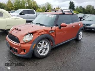 2011 MINI Hardtop S with VIN WMWSV3C59BTY11751, listed as a Copart auction lot 84928125 with 118,260 mi miles and Salvage title. Bid and sale history available at DreamBid. Image 1.