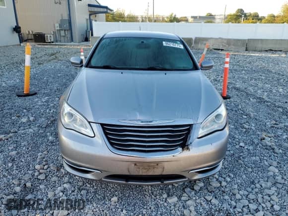 2014 Chrysler 200 LX с VIN 1C3CCBAB2EN123555, выставлен на аукционе Copart как лот 86210775 с пробегом 134 111 миль миль и Списание • Salvage title. История ставок и продаж доступна на DreamBid. Изображение 5.