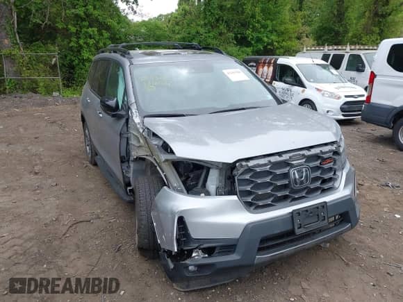 2023 Honda Passport TrailSport z VIN 5FNYF8H66PB024923, wystawiony jako IAAI lot #42243780 z przebiegiem 14 358 mil mil oraz . Historia ofert i sprzedaży dostępna na DreamBid. Obrazek 6.