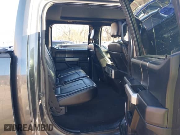 2018 Ford F-150 XL z VIN 1FTEW1EP9JFE28146, wystawiony jako IAAI lot #40939761 z przebiegiem 89 727 mil mil oraz . Historia ofert i sprzedaży dostępna na DreamBid. Obrazek 8.