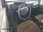 2002 Jeep Wrangler Sport z VIN 1J4FA49S22P715529, wystawiony jako Copart lot #89871905 z przebiegiem 133 220 mil mil oraz Szkoda całkowita • Salvage title. Historia ofert i sprzedaży dostępna na DreamBid. Obrazek 8.