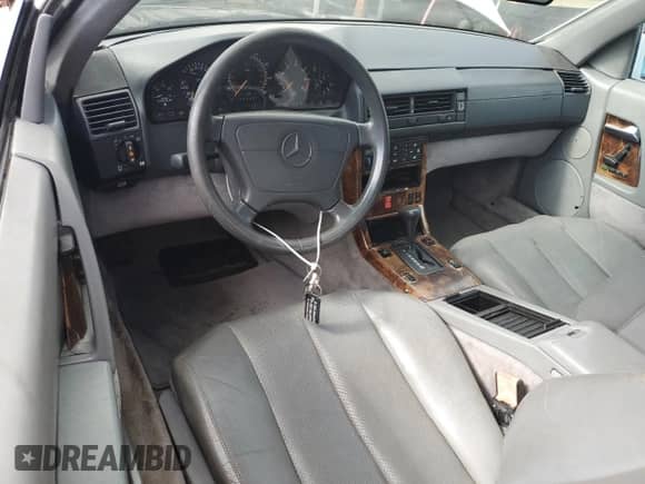 1992 Mercedes-Benz SL с VIN WDBFA66E4NF039268, выставлен на аукционе Copart как лот 73941104 с пробегом 102 425 миль миль и Списание • Salvage title. История ставок и продаж доступна на DreamBid. Изображение 8.