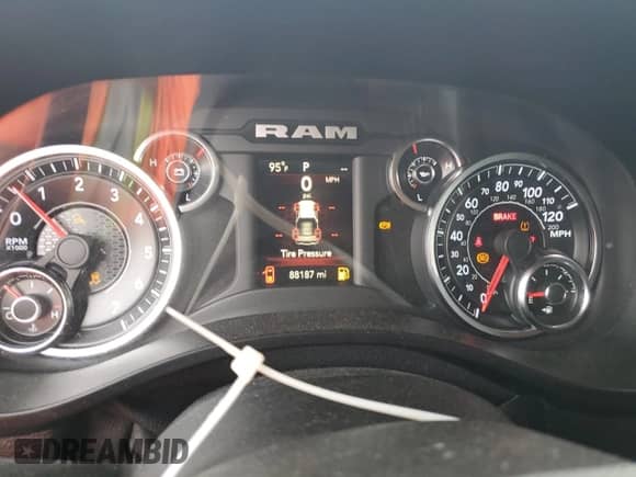 2020 Ram 1500 Big Horn z VIN 1C6SRFFT7LN172284, wystawiony jako Copart lot #70906525 z przebiegiem 88 187 mil mil oraz Nie do naprawy • Non repairable. Historia ofert i sprzedaży dostępna na DreamBid. Obrazek 9.