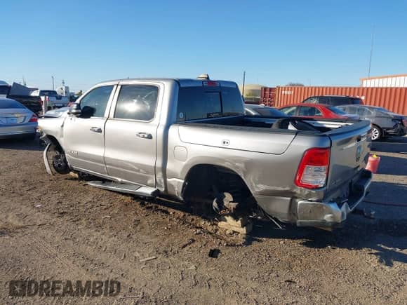 2020 Ram 1500 Big Horn z VIN 1C6RREFT2LN160536, wystawiony jako IAAI lot #41259381 z przebiegiem 101 105 mil mil oraz . Historia ofert i sprzedaży dostępna na DreamBid. Obrazek 3.