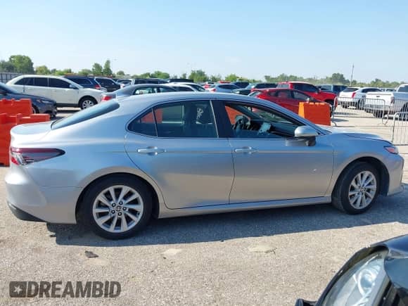 2023 Toyota Camry LE z VIN 4T1C11AK3PU723498, wystawiony jako IAAI lot #43139931 z przebiegiem 70 435 mil mil oraz . Historia ofert i sprzedaży dostępna na DreamBid. Obrazek 13.