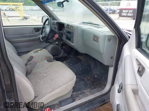 1995 Chevrolet S-10 с VIN 1GCCS1440SK211488, выставлен на аукционе IAAI как лот 42689665 с пробегом 101 645 миль миль и . История ставок и продаж доступна на DreamBid. Изображение 5.