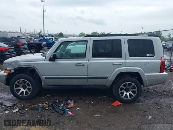2007 Jeep Commander Sport с VIN 1J8HG48K57C632098, выставлен на аукционе IAAI как лот 42300239 с пробегом 311 738 миль миль и . История ставок и продаж доступна на DreamBid. Изображение 13.