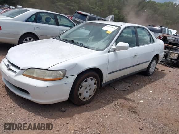 2000 Honda Accord LX z VIN 1HGCG5641YA131445, wystawiony jako IAAI lot #42441064 z przebiegiem 208 017 mil mil oraz . Historia ofert i sprzedaży dostępna na DreamBid. Obrazek 2.