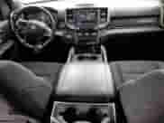 2022 Ram 1500 Big Horn z VIN 1C6RRFBG4NN238767, wystawiony jako Copart lot #71562605 z przebiegiem 84 332 mil mil oraz Szkoda całkowita • Salvage title. Historia ofert i sprzedaży dostępna na DreamBid. Obrazek 8.