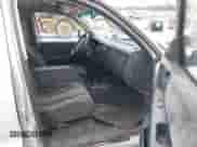 2001 Dodge Dakota Sport z VIN 1B7HG2AN91S225379, wystawiony jako IAAI lot #42443304 z przebiegiem 209 957 mil mil oraz . Historia ofert i sprzedaży dostępna na DreamBid. Obrazek 5.