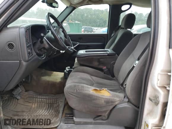 2005 Chevrolet Silverado 2500HD Work Truck с VIN 1GCHC23U85F853092, выставлен на аукционе Copart как лот 54121235 с пробегом 273 862 миль миль и На запчасти • Non repairable. История ставок и продаж доступна на DreamBid. Изображение 7.