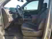 2025 Chevrolet Tahoe RST z VIN 1GNS6RRDXSR162919, wystawiony jako Copart lot #81157345 z przebiegiem 11 101 mil mil oraz Szkoda całkowita • Salvage title. Historia ofert i sprzedaży dostępna na DreamBid. Obrazek 7.
