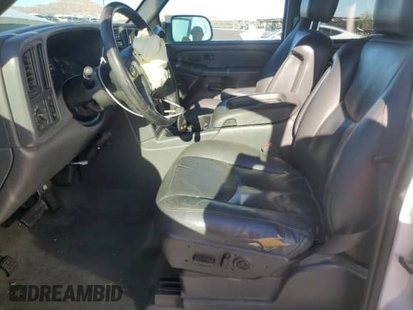 2005 Chevrolet Silverado 2500HD LT z VIN 1GCHC23U55F820552, wystawiony jako Copart lot #85942615 z przebiegiem 131 454 mil mil oraz Szkoda całkowita • Salvage title. Historia ofert i sprzedaży dostępna na DreamBid. Obrazek 7.