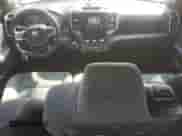 2021 Ram 1500 Lone Star z VIN 1C6RREFGXMN569145, wystawiony jako Copart lot #71490975 z przebiegiem 153 229 mil mil oraz Czysty tytuł • Clean title. Historia ofert i sprzedaży dostępna na DreamBid. Obrazek 8.