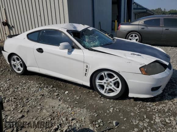2006 Hyundai Tiburon GT с VIN KMHHN65F56U213172, выставлен на аукционе Copart как лот 75211144 с пробегом 199 754 миль миль и Списание • Salvage title. История ставок и продаж доступна на DreamBid. Изображение 4.