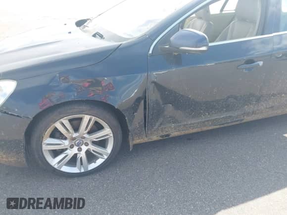 2012 Volvo S60 T6 с VIN YV1902FH8C2103783, выставлен на аукционе IAAI как лот 43109988 с пробегом 177 042 миль миль и . История ставок и продаж доступна на DreamBid. Изображение 6.