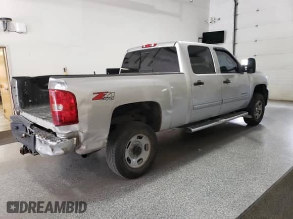 2011 Chevrolet Silverado 3500HD SRW LT z VIN 1GC4K0C83BF221444, wystawiony jako Copart lot #65460995 z przebiegiem 168 217 mil mil oraz Czysty tytuł • Clean title. Historia ofert i sprzedaży dostępna na DreamBid. Obrazek 3.