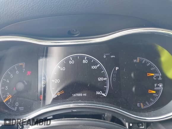 2018 Jeep Grand Cherokee Altitude z VIN 1C4RJFAG7JC394051, wystawiony jako IAAI lot #42492771 z przebiegiem 147 669 mil mil oraz . Historia ofert i sprzedaży dostępna na DreamBid. Obrazek 7.