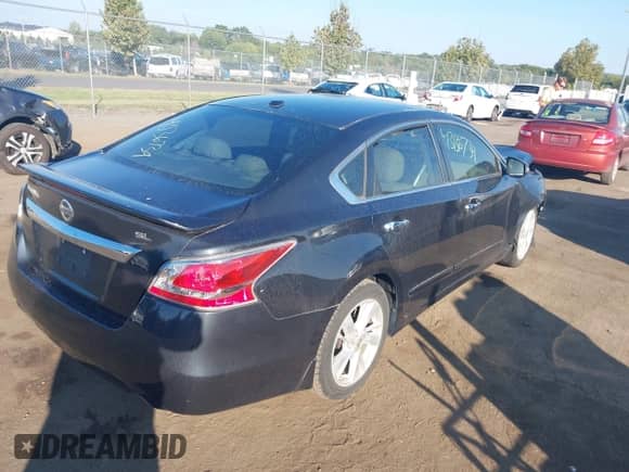 2015 Nissan Altima S with VIN 1N4AL3AP7FN863579, listed as a IAAI auction lot 43136739 with 232,614 mi miles and . Bid and sale history available at DreamBid. Image 4.