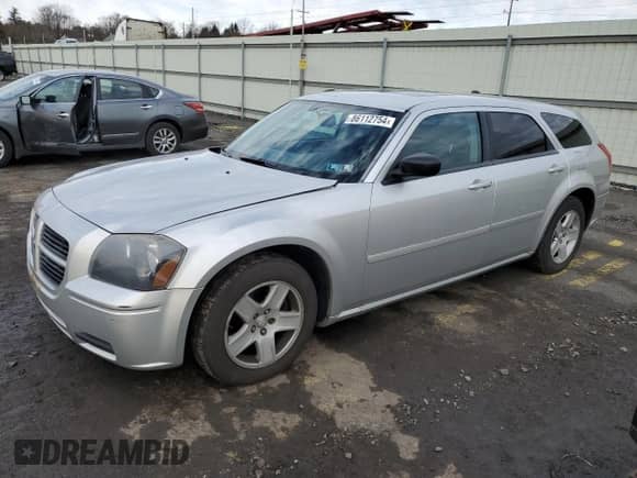 2005 Dodge Magnum SE with VIN 2D8FV48V55H557106, listed as a Copart auction lot 86112754 with 56,431 mi miles and Salvage title. Bid and sale history available at DreamBid. Image 1.