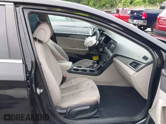 2017 Hyundai Sonata 2.4L с VIN 5NPE24AF8HH554105, выставлен на аукционе IAAI как лот 42440745 с пробегом 140 793 миль миль и . История ставок и продаж доступна на DreamBid. Изображение 5.