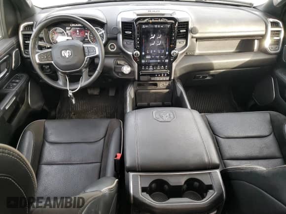 2023 Ram 1500 Laramie z VIN 1C6RREJT2PN607847, wystawiony jako Copart lot #45355205 z przebiegiem 54 592 mil mil oraz Szkoda całkowita • Salvage title. Historia ofert i sprzedaży dostępna na DreamBid. Obrazek 8.