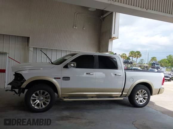2014 Ram 1500 Longhorn z VIN 1C6RR7PM7ES353935, wystawiony jako IAAI lot #42781639 z przebiegiem 187 049 mil mil oraz . Historia ofert i sprzedaży dostępna na DreamBid. Obrazek 15.
