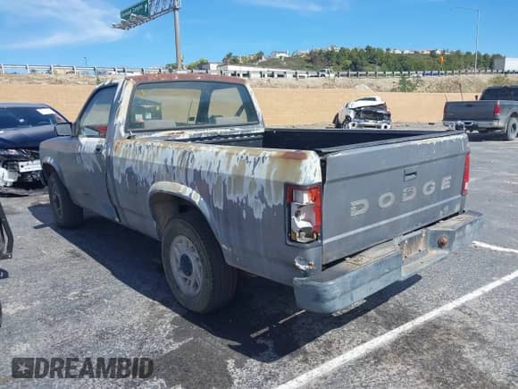 1992 Dodge Dakota S с VIN 1B7FL26X7NS695090, выставлен на аукционе IAAI как лот 41623653 с пробегом 81 784 миль миль и . История ставок и продаж доступна на DreamBid. Изображение 3.