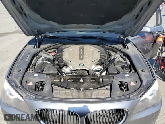 2011 BMW 7 Series 750i z VIN WBAKA8C58BCY37122, wystawiony jako Copart lot #64401965 z przebiegiem 144 438 mil mil oraz Czysty tytuł • Clean title. Historia ofert i sprzedaży dostępna na DreamBid. Obrazek 11.