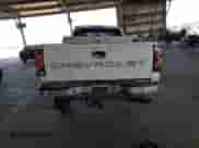 2007 Chevrolet Silverado 2500HD Work Truck z VIN 1GCHC24U97E198531, wystawiony jako Copart lot #59372945 z przebiegiem 322 239 mil mil oraz Szkoda całkowita • Salvage title. Historia ofert i sprzedaży dostępna na DreamBid. Obrazek 6.