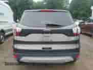 2017 Ford Escape SE z VIN 1FMCU9GD1HUA69276, wystawiony jako Copart lot #66504355 z przebiegiem 131 784 mil mil oraz Czysty tytuł • Clean title. Historia ofert i sprzedaży dostępna na DreamBid. Obrazek 6.