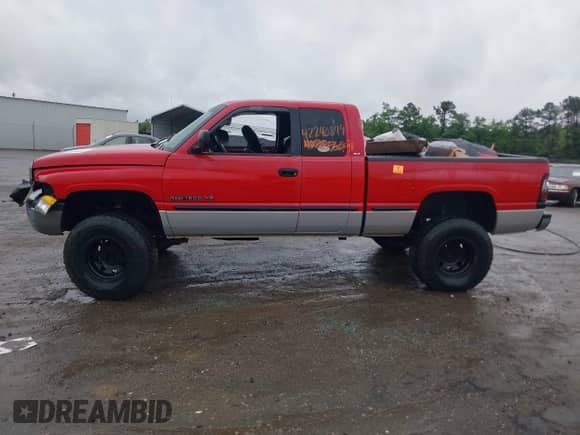 1999 Dodge 1500 z VIN 3B7HF13Z8XG101729, wystawiony jako IAAI lot #42240849 z przebiegiem Nie podano mil oraz . Historia ofert i sprzedaży dostępna na DreamBid. Obrazek 13.