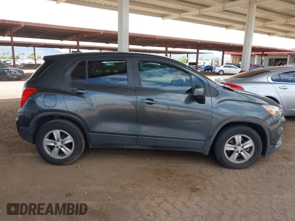 2020 Chevrolet Trax LS z VIN 3GNCJKSB8LL260004, wystawiony jako IAAI lot #43131581 z przebiegiem 85 392 mil mil oraz . Historia ofert i sprzedaży dostępna na DreamBid. Obrazek 13.