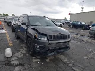 2019 Jeep Compass Altitude z VIN 3C4NJCBB8KT617753, wystawiony jako IAAI lot #42552275 z przebiegiem 63 298 mil mil oraz . Historia ofert i sprzedaży dostępna na DreamBid. Obrazek 1.