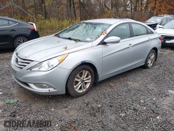 2013 Hyundai Sonata GLS z VIN 5NPEB4AC5DH789657, wystawiony jako IAAI lot #43554776 z przebiegiem 47 342 mil mil oraz . Historia ofert i sprzedaży dostępna na DreamBid. Obrazek 2.