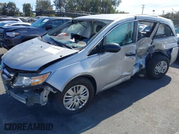 2014 Honda Odyssey LX с VIN 5FNRL5H22EB038114, выставлен на аукционе IAAI как лот 43045988 с пробегом Не указан миль и . История ставок и продаж доступна на DreamBid. Изображение 17.