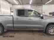 2020 Chevrolet Silverado 1500 LT z VIN 1GCRYDED6LZ294099, wystawiony jako IAAI lot #43069145 z przebiegiem 69 675 mil mil oraz . Historia ofert i sprzedaży dostępna na DreamBid. Obrazek 14.