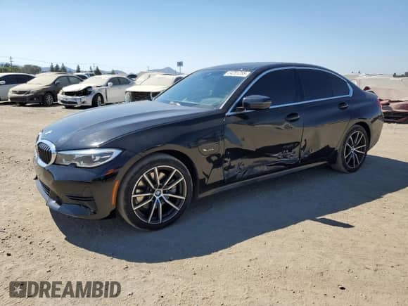 2022 BMW 3 Series 330e with VIN 3MW5P7J00N8C57775, listed as a Copart auction lot 64281285 with 39,689 mi miles and Salvage title. Bid and sale history available at DreamBid. Image 1.