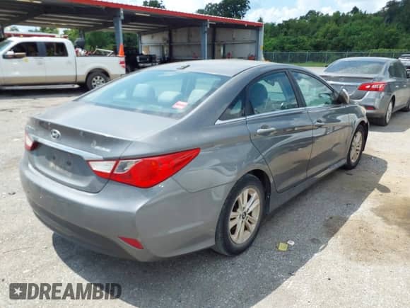 2014 Hyundai Sonata GLS z VIN 5NPEB4AC3EH858573, wystawiony jako IAAI lot #43137903 z przebiegiem 150 642 mil mil oraz . Historia ofert i sprzedaży dostępna na DreamBid. Obrazek 4.