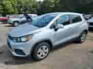 2018 Chevrolet Trax LS z VIN 3GNCJKSB1JL245406, wystawiony jako Copart lot #71591095 z przebiegiem 118 764 mil mil oraz Szkoda całkowita • Salvage title. Historia ofert i sprzedaży dostępna na DreamBid. Obrazek 1.