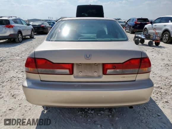 2001 Honda Accord LX z VIN 1HGCG56471A080636, wystawiony jako Copart lot #80106635 z przebiegiem 138 845 mil mil oraz Czysty tytuł • Clean title. Historia ofert i sprzedaży dostępna na DreamBid. Obrazek 6.