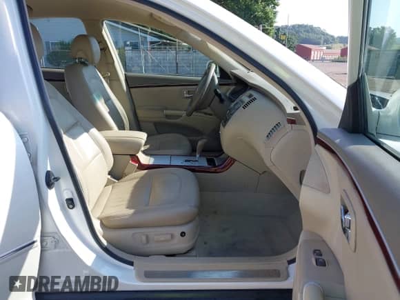 2007 Hyundai Azera GLS z VIN KMHFC46D67A189479, wystawiony jako IAAI lot #42641536 z przebiegiem 127 281 mil mil oraz . Historia ofert i sprzedaży dostępna na DreamBid. Obrazek 5.