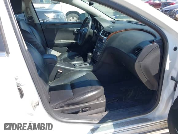 2012 Chevrolet Malibu LTZ z VIN 1G1ZG5E74CF135059, wystawiony jako IAAI lot #42883533 z przebiegiem 198 051 mil mil oraz . Historia ofert i sprzedaży dostępna na DreamBid. Obrazek 5.